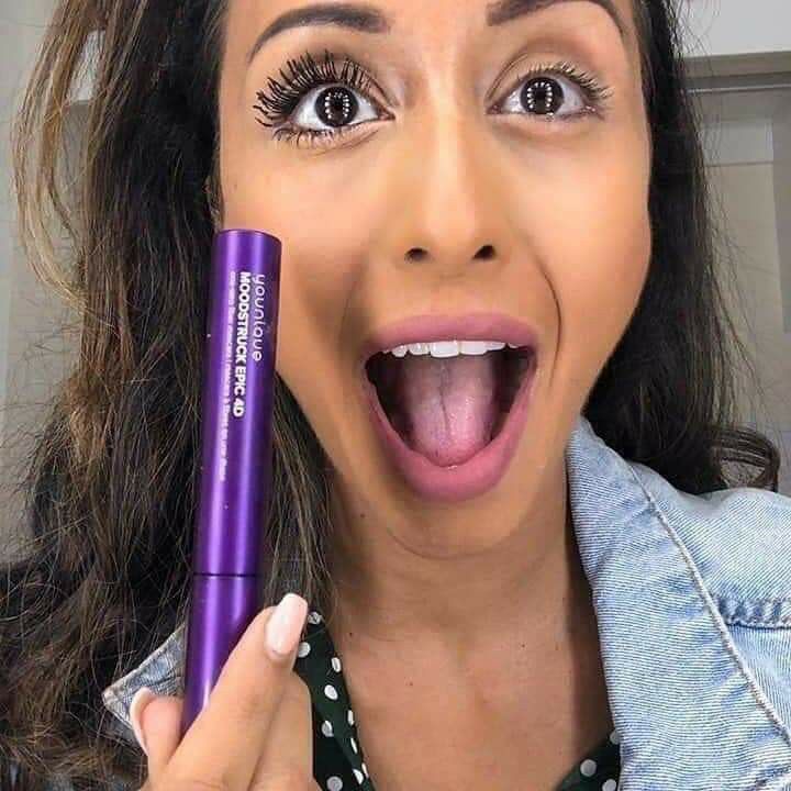 Younique MOODSTRUCK EPIC 4D one-step fiber mascara full size tube with black mascara wand and packaging.